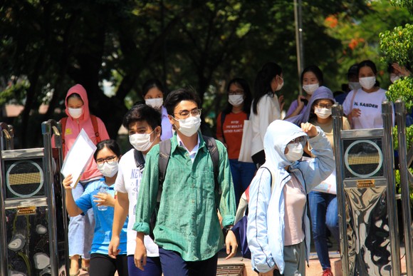 Gần 11.400 thí sinh Đà Nẵng, Quảng Ngãi hoàn thành môn thi đầu tiên kỳ thi tốt nghiệp THPT đợt 2 ảnh 9