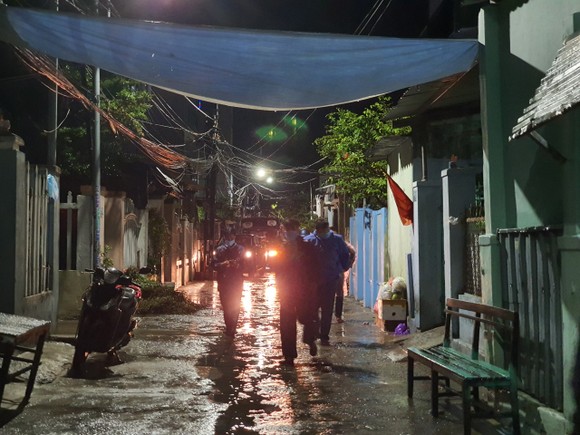 Đà Nẵng vận động sơ tán người dân đến nơi trú ẩn an toàn ảnh 4