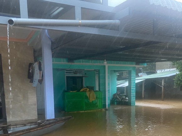 Sinh hoạt của người dân vùng lũ Đà Nẵng ảnh 14