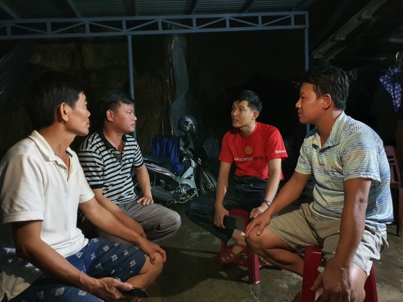Sinh hoạt của người dân vùng lũ Đà Nẵng ảnh 16
