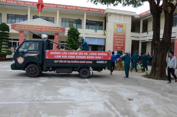Di dời dân, chằng chống nhà cửa trước cơn bão số 13 ảnh 13
