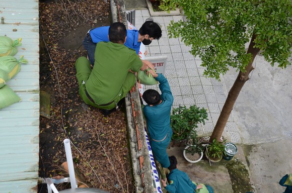 Di dời dân, chằng chống nhà cửa trước cơn bão số 13 ảnh 18