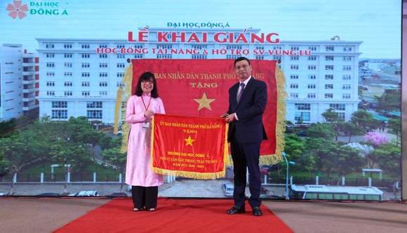 Đà Nẵng: Hơn 12 tỷ đồng học bổng dành cho tân sinh viên ảnh 2