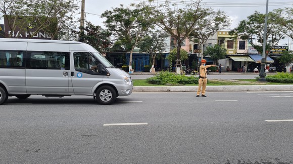 Đà Nẵng: Lập chốt chặn phòng dịch, người dân an tâm đón tết ảnh 1