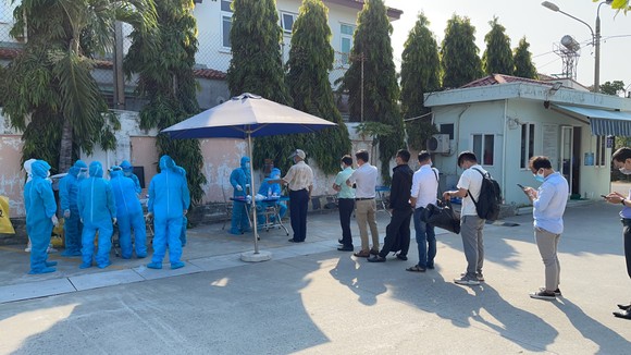 Đà Nẵng: Hơn 30 ca nghi mắc Covid-19, xét nghiệm 8.000 người tại Khu công nghiệp An Đồn ảnh 1