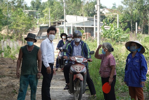 Người dân hiến đất làm đường, xây dựng nông thôn mới ảnh 4