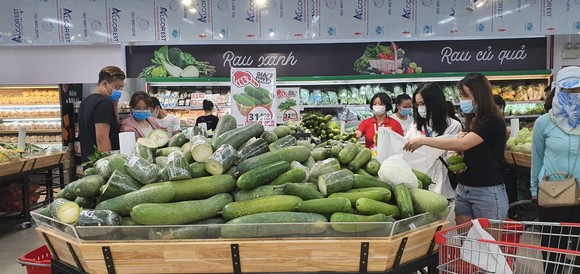 Đà Nẵng: Người dân tất bật trước giờ siết chặt phòng chống dịch Covid-19 ảnh 3