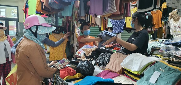 Đà Nẵng: Người dân tất bật trước giờ siết chặt phòng chống dịch Covid-19 ảnh 5