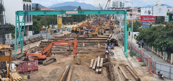 Đà Nẵng: Người dân tất bật trước giờ siết chặt phòng chống dịch Covid-19 ảnh 7