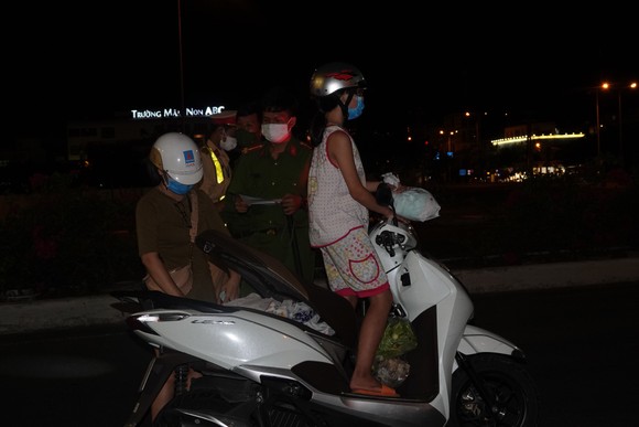 Đà Nẵng: Phong tỏa 4 phường thuộc quận Sơn Trà, người dân không ra đường sau 20 giờ ảnh 9