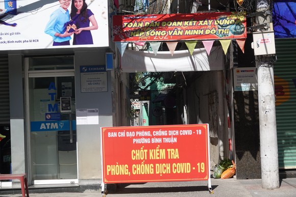 Đà Nẵng: Kiểm soát vào, ra bằng quét QR Code khai báo y tế điện tử tại khu dân cư ảnh 1
