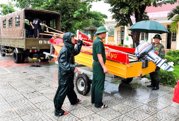 Các tỉnh miền Trung khẩn trương ứng phó bão số 5 đổ bộ ảnh 16