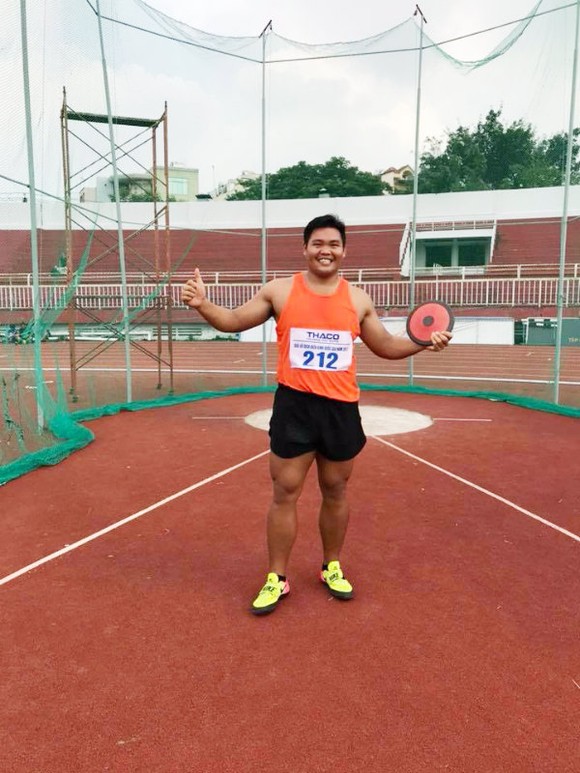 Giải điền kinh VĐQG 2017: Lê Tú Chinh giúp TPHCM phá kỷ lục quốc gia 4x200m nữ ảnh 1