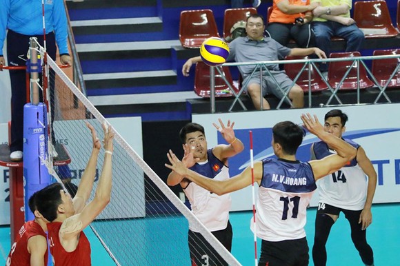 Bóng chuyền nam: Đánh bại Trung Quốc 3-2, tuyển Việt Nam gây sốc cả châu Á ảnh 1