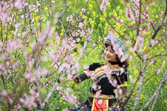 Giới trẻ ngỡ ngàng trước vẻ đẹp Fansipan mùa Xuân ảnh 4