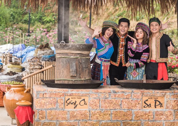 Giới trẻ ngỡ ngàng trước vẻ đẹp Fansipan mùa Xuân ảnh 10