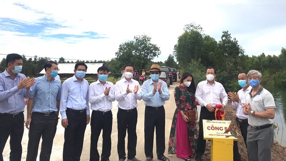 Lễ khánh thành công trình đường về biên giới Giồng Két trên địa bàn huyện Đức Huệ, Long An ảnh 2