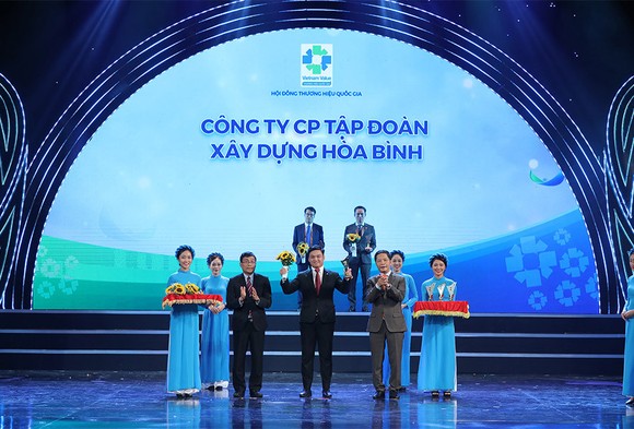Tập đoàn Xây dựng Hòa Bình - Nhà thầu xây dựng 7 lần liên tiếp đạt Thương hiệu Quốc gia Việt Nam ảnh 1