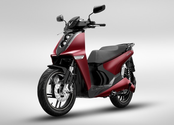 VinFast ra mắt hai dòng xe máy điện mới và công bố mô hình trải nghiệm mua sắm O2O ảnh 1