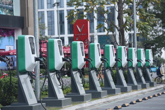VinFast xóa bỏ rào cản với ô tô điện tại Việt Nam như thế nào? ảnh 2