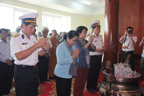 Bàn giao Nhà CLB Thủy thủ Vùng 5 Hải quân do TPHCM xây tặng ảnh 1