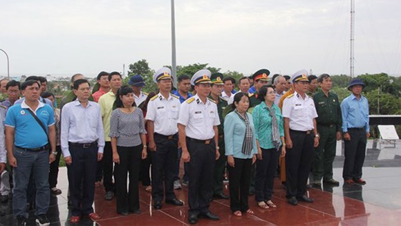 Bàn giao Nhà CLB Thủy thủ Vùng 5 Hải quân do TPHCM xây tặng ảnh 5