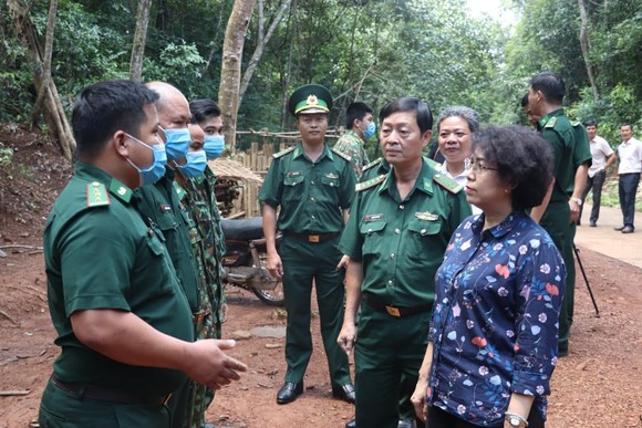 Bàn giao công trình điện năng lượng mặt trời tặng Biên phòng tỉnh Bình Phước ảnh 3