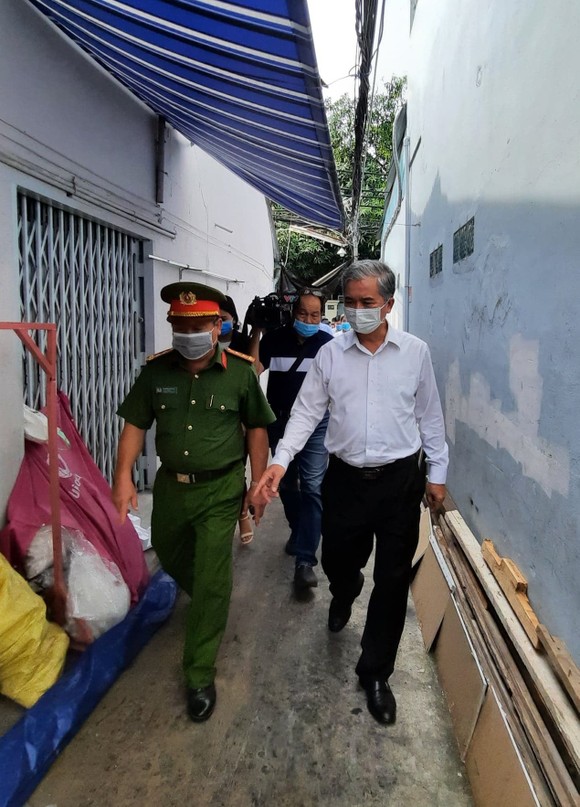 Lãnh đạo TPHCM thăm hỏi, chia buồn gia đình các nạn nhân trong vụ cháy tại quận 11 ảnh 5