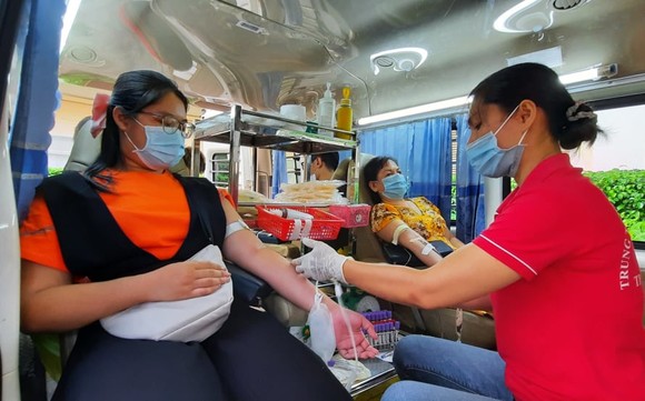 Hơn 100 cán bộ, nhân viên Công ty Fosco tham gia hiến máu ảnh 1