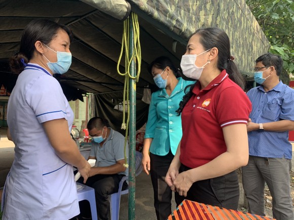 Ủy ban MTTQ Việt Nam TPHCM thăm, động viên các chốt trạm phòng, chống dịch Covid-19 ảnh 1
