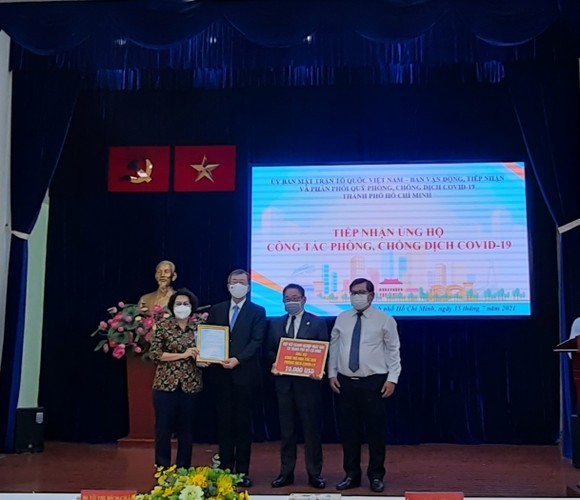 Các cơ quan ngoại giao đoàn tại TPHCM ủng hộ hơn 5 tỷ đồng phòng, chống dịch Covid-19 ảnh 1