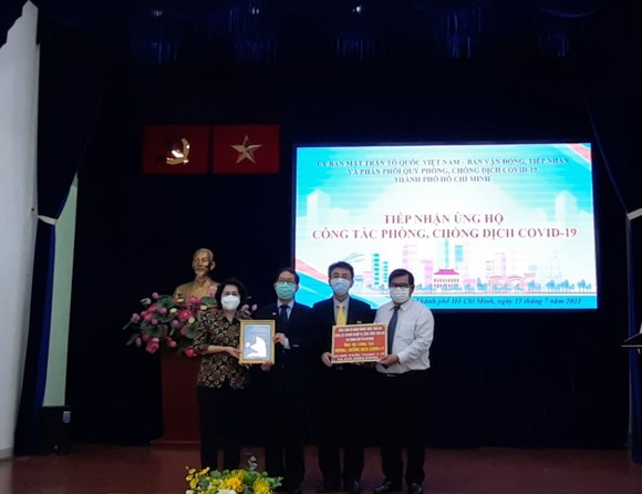 Các cơ quan ngoại giao đoàn tại TPHCM ủng hộ hơn 5 tỷ đồng phòng, chống dịch Covid-19 ảnh 3