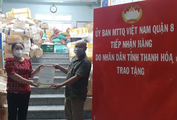 Nhiều địa phương gửi hàng hỗ trợ người dân TPHCM ảnh 1