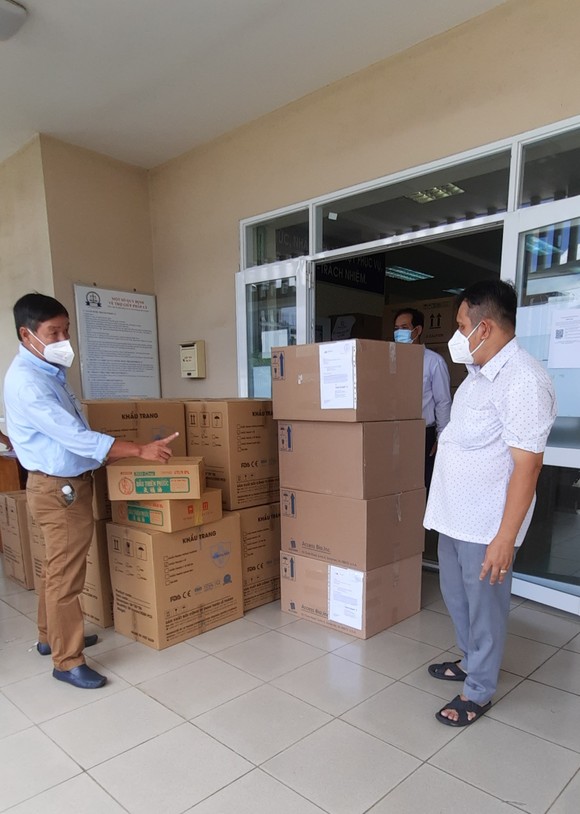 Hơn 1.000 phần quà hỗ trợ công nhân lao động trong các khu trọ ảnh 3