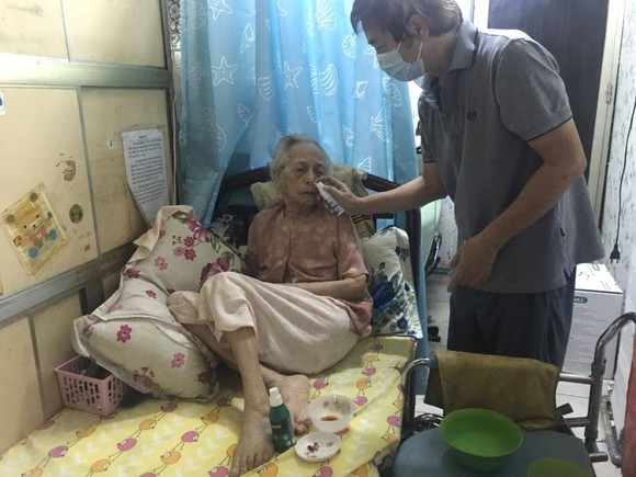 Bà cụ 99 tuổi chiến thắng Covid-19 tại nhà ảnh 1