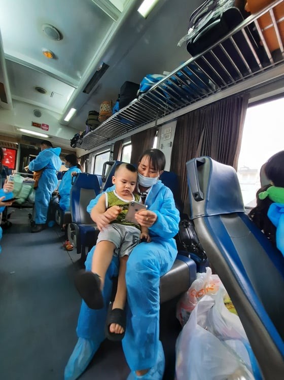 Đưa hơn 600 bà con từ TPHCM và Đồng Nai về quê Tuyên Quang ảnh 1