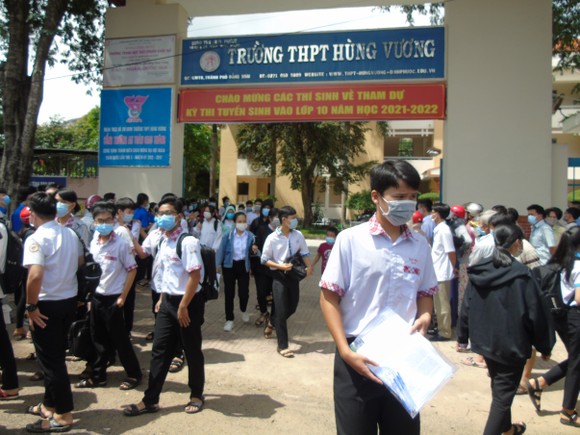 Bình Phước: Đề thi Ngữ văn 'dễ thở', nhiều thí sinh tự tin đạt điểm cao ảnh 1
