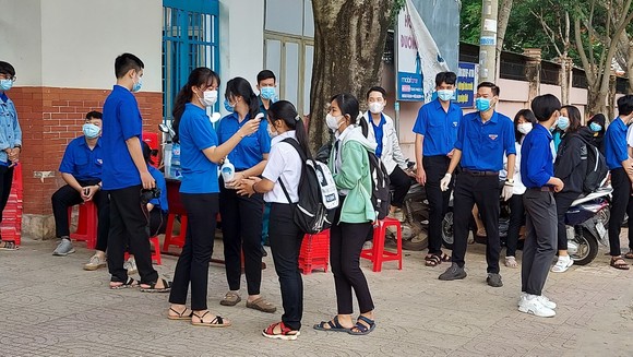 Bình Phước: Đề thi Ngữ văn 'dễ thở', nhiều thí sinh tự tin đạt điểm cao ảnh 3