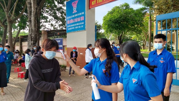 Bình Phước: Đề thi Ngữ văn 'dễ thở', nhiều thí sinh tự tin đạt điểm cao ảnh 4