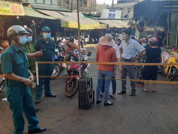 Thêm 1 ca nghi mắc Covid-19, Bình Phước phong tỏa chợ Lộc Ninh ảnh 2