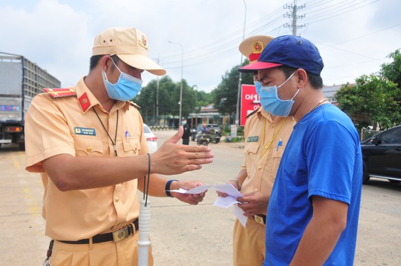 Bình Phước: Lập thêm 3 chốt kiểm soát người né khai báo y tế ảnh 1