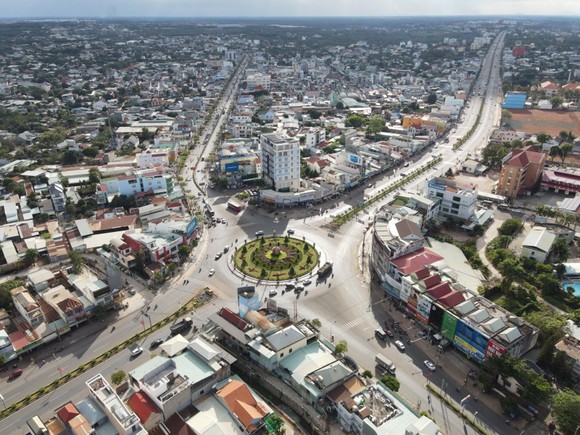 Nhiều địa phương kéo dài thời gian giãn cách xã hội ảnh 2