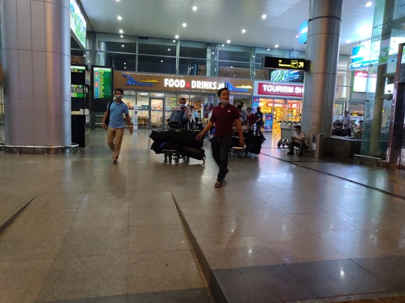 Không có việc khách du lịch ùn ùn đi khỏi Đà Nẵng ảnh 7