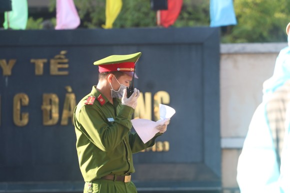 Người dân Đà Nẵng tặng nhu yếu phẩm cho 3 bệnh viện bị phong tỏa ảnh 7