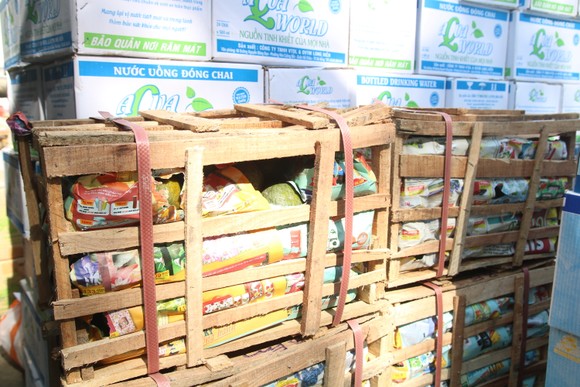 Người dân Đà Nẵng tặng nhu yếu phẩm cho 3 bệnh viện bị phong tỏa ảnh 5