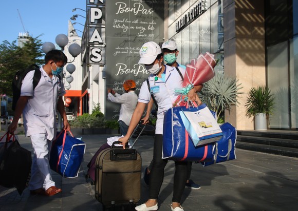 Đoàn y bác sĩ Bình Định ra hỗ trợ Bệnh viện dã chiến Tiên Sơn ảnh 5