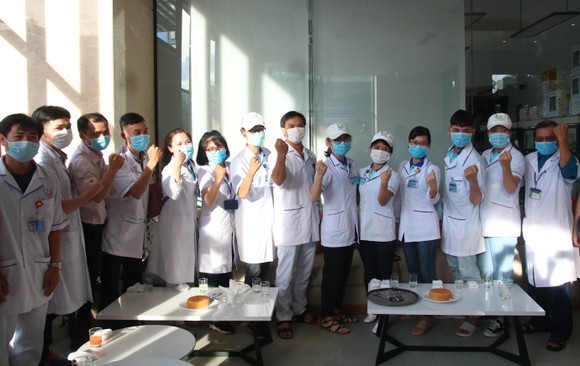 Đoàn y bác sĩ Bình Định ra hỗ trợ Bệnh viện dã chiến Tiên Sơn ảnh 8