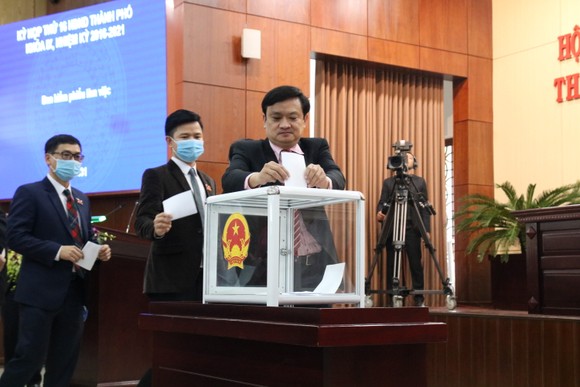 Ông Lê Trung Chinh được bầu làm Chủ tịch UBND TP Đà Nẵng ảnh 1