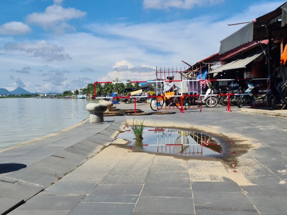 Vỉa hè phố cổ Hội An sụt lún, hư hỏng nặng ảnh 2