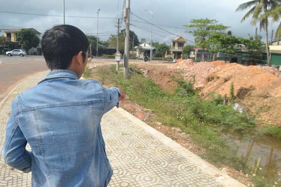 Đường giao thông chồng lên di tích ảnh 2